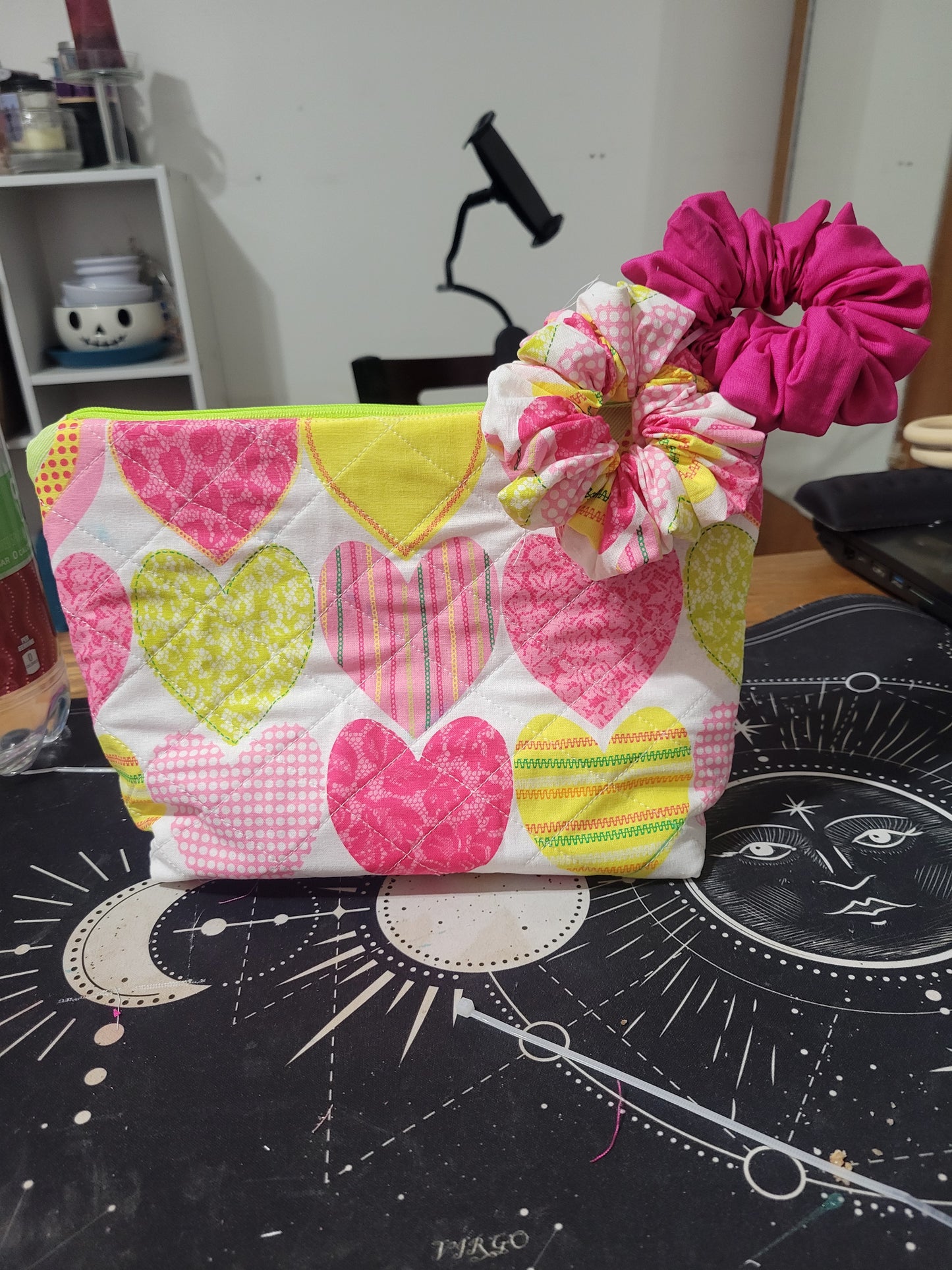 Hearts 11x9 bag with 2 scrunchies IP183