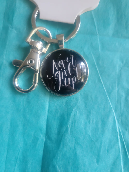 NEVER GIVE UP KEYCHAIN IP120