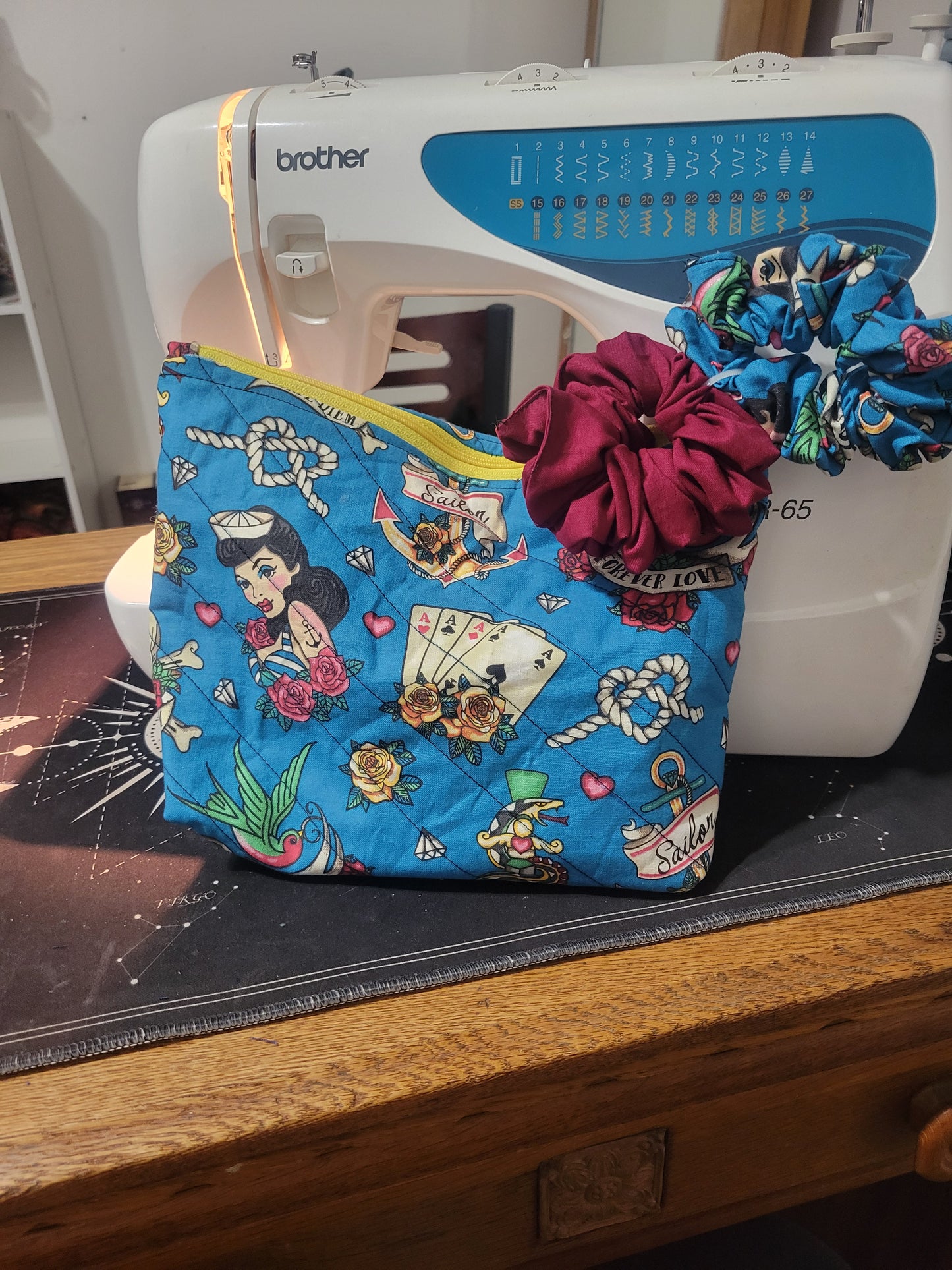 Gift set with 11 x 9 bag and 2 scrunchies IP193